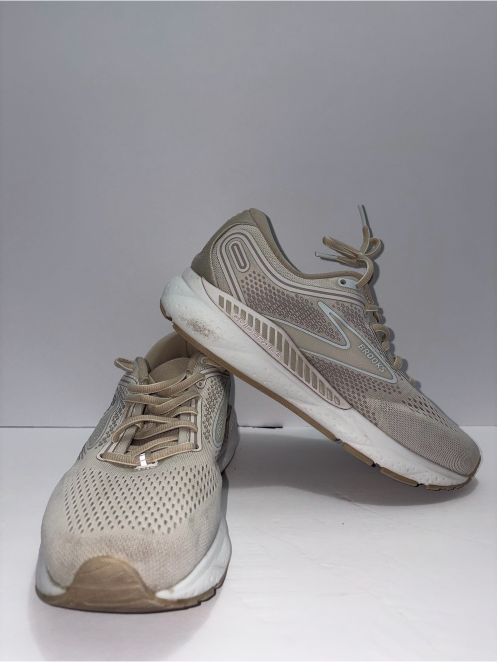 Brooks Women's Running Shoes in Beige and White 1203901B227